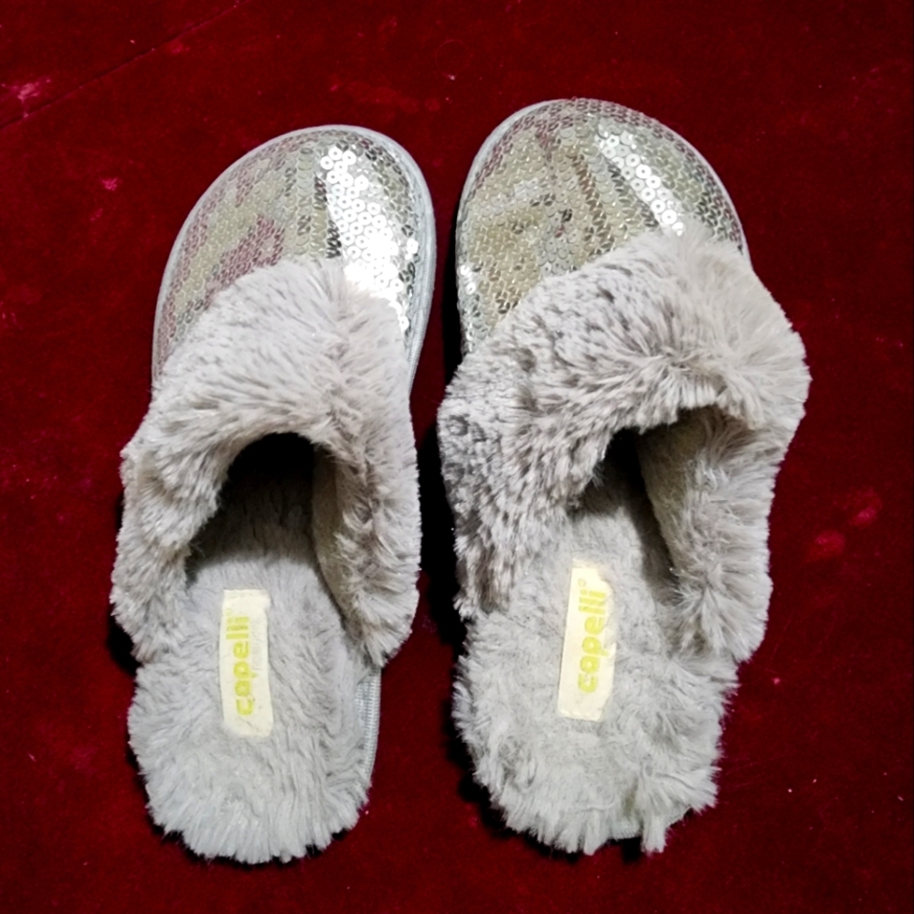 Capelli Women's Slippers - Picture 2 of 5